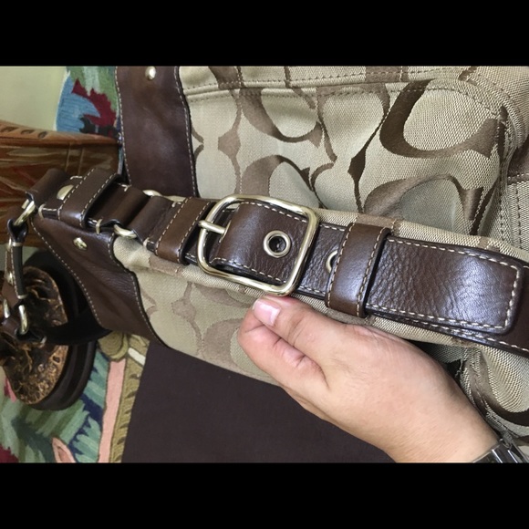 Authentic Coach Zoe Signature Hobo Bag - Picture 15 of 16